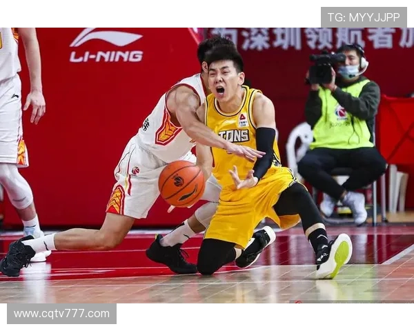 CBA篮球队员冯欣的职业轨迹与比赛表现评述